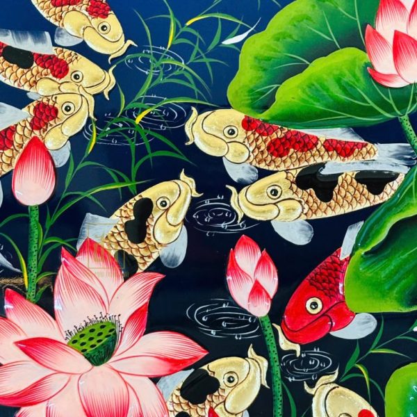Hình ảnh 9 chú cá đang bơi trong hồ sen 